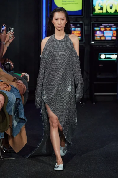 Look 9